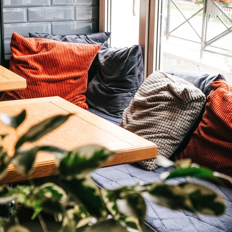 Simple Tips for Creating a Cozy and Inviting Home Environment